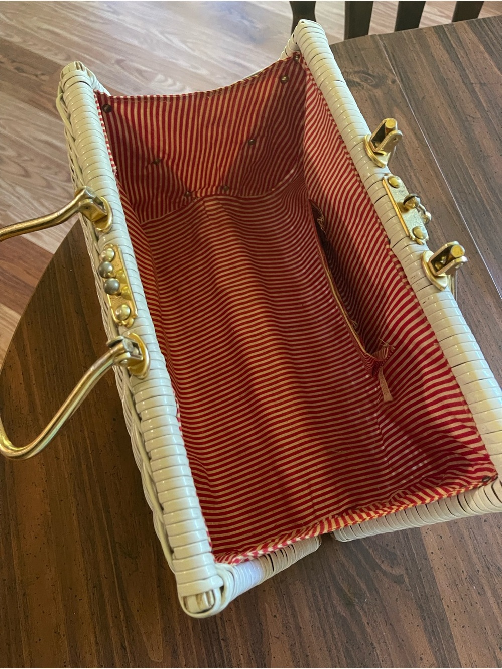 Vintage Woven White Top-Handle Bag with Gold Hardware. 15x5 - Picture 6 of 6